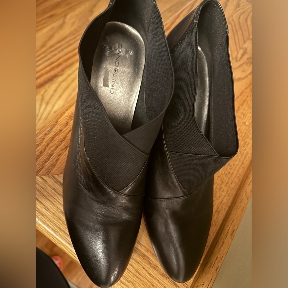 BANDOLINO Leather Heeled Elastic Pull On Bootie Heels Women’s Size 10 M Black - Picture 2 of 6